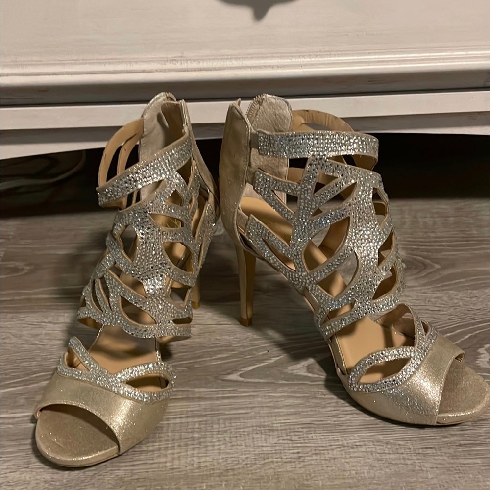 Thalia Sodi champagne heels 8
